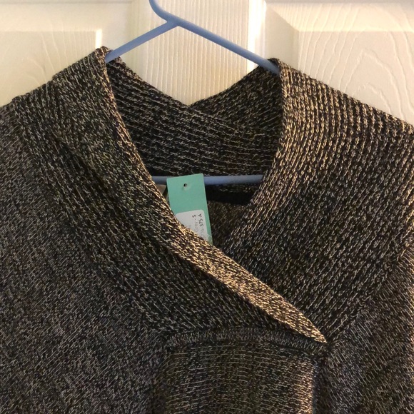 Sweater/poncho size small, new with tags - Picture 7 of 7